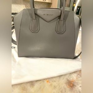 Givenchy Antigona bag!!!! With strap - Beautiful grey color! Barely used